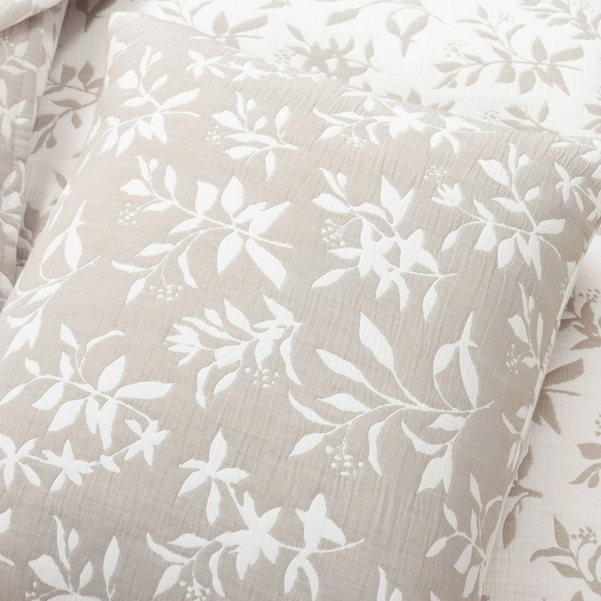 Floral Jacquard Reversible Soft Matelassé 3 Piece Quilt Set